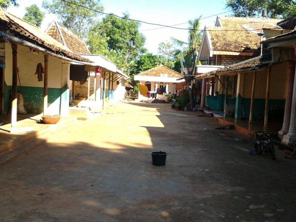 rumah adat tanean lanjhang