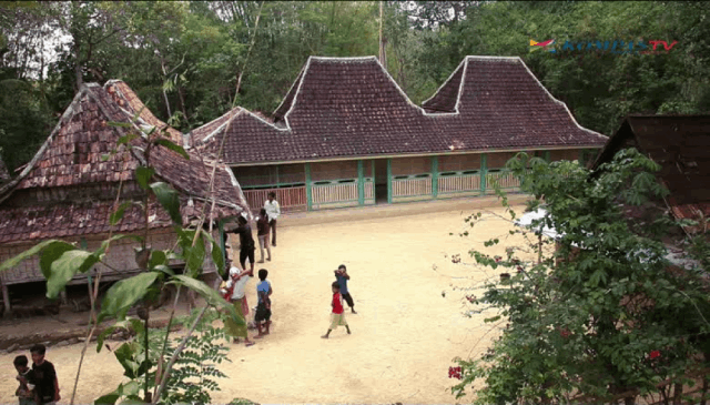 rumah adat tanean lanjhang