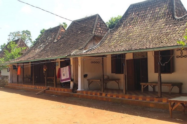 rumah adat madura