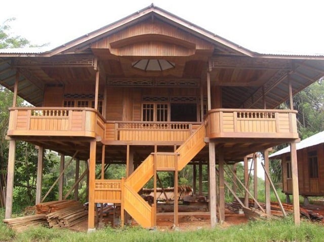 rumah panggung khas arsitektur nusantara