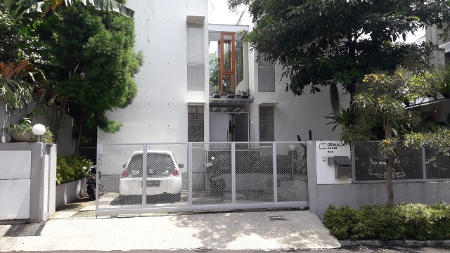 Fasad Airbnb Bandung Gemala House