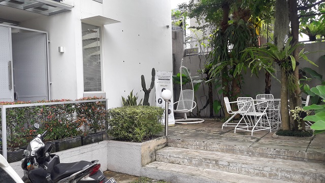 taman depan rumah Gemala House