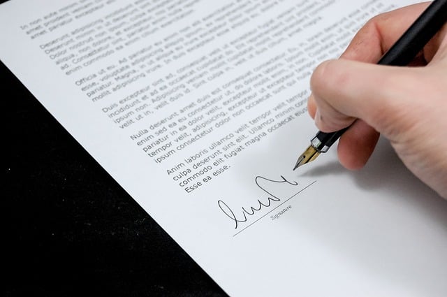 tanda tangan dokumen legal
