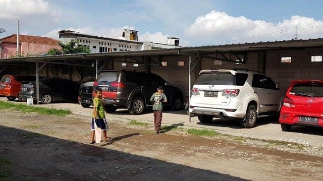 lahan parkir biasa