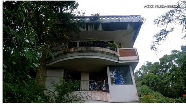 rumah terbengkalai