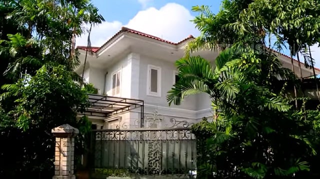 rumah artis istri bos produksi
