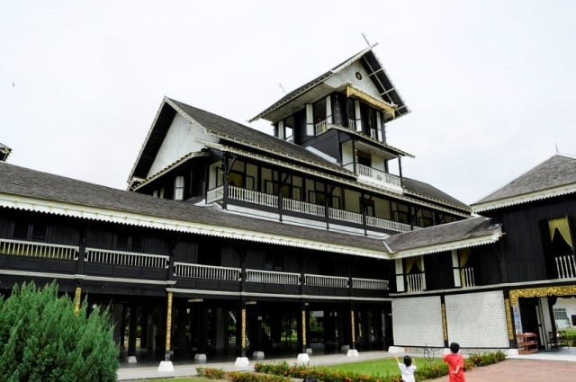 istana seri menanti