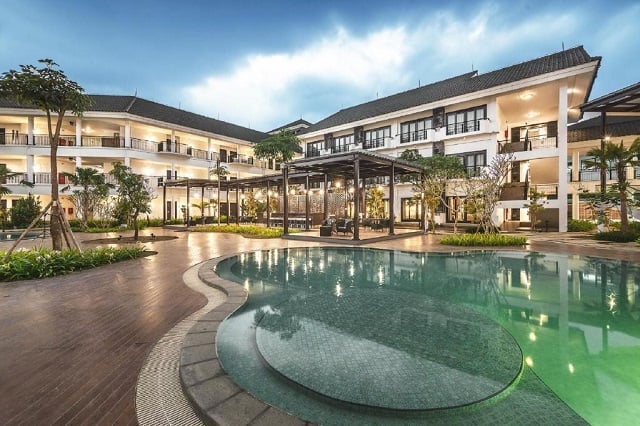 hotel mewah milik hary tanoe lido lake resort