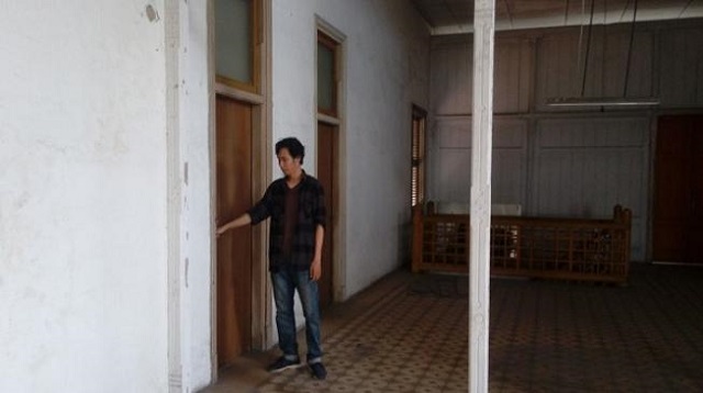 lantai dua rumah kuno yang kosong