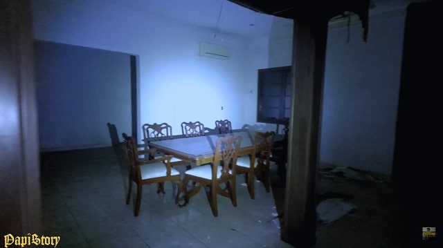 rumah miliarder ditinggalkan