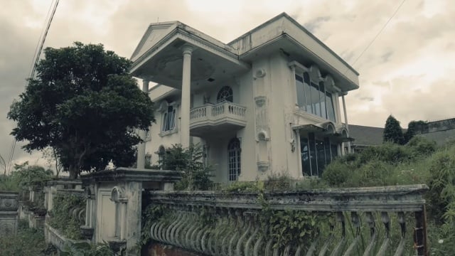 rumah terbengkalai