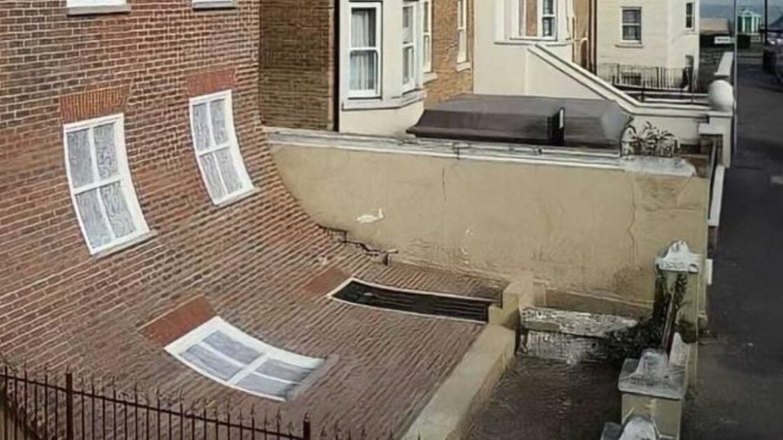 5 Potret Fasad Rumah Paling Absurd, Bikin Tamu Geleng-Geleng Kepala!