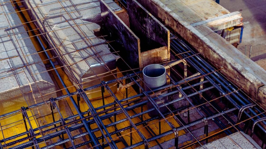 Apa Itu Pondasi Plat Beton Lajur? Simak Penjelasan Lengkapnya!