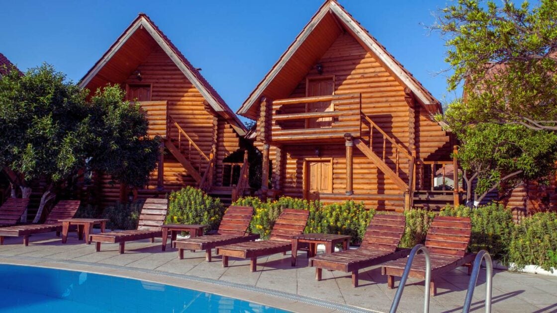 Apa itu Bungalow? Begini Pengertian, Kelebihan, dan Bedanya dengan Villa