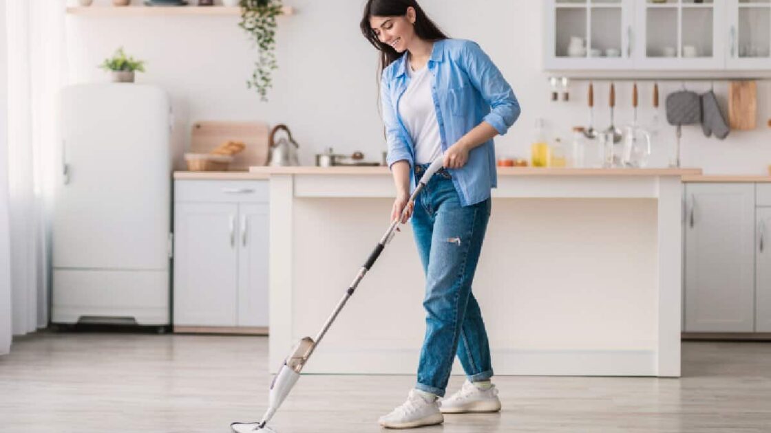 6 Rekomendasi Spray Mop yang Praktis dan Terjangkau