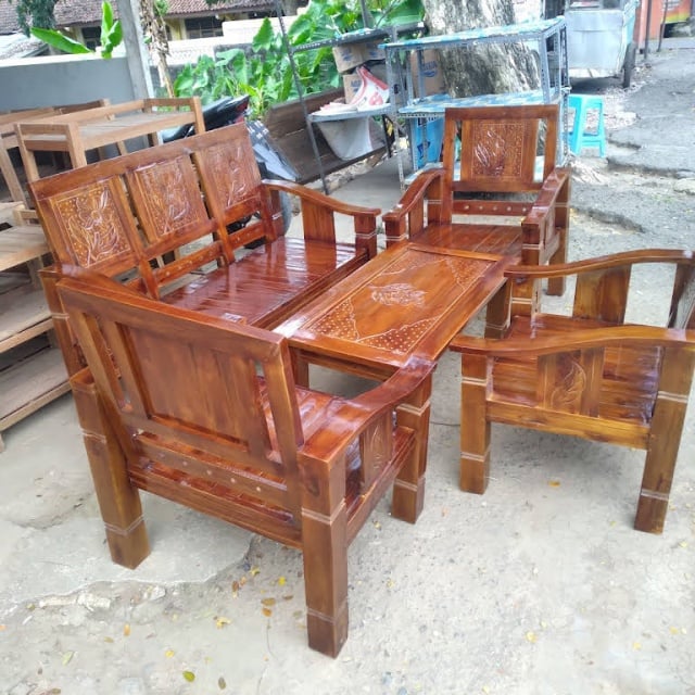 Tri Mebel