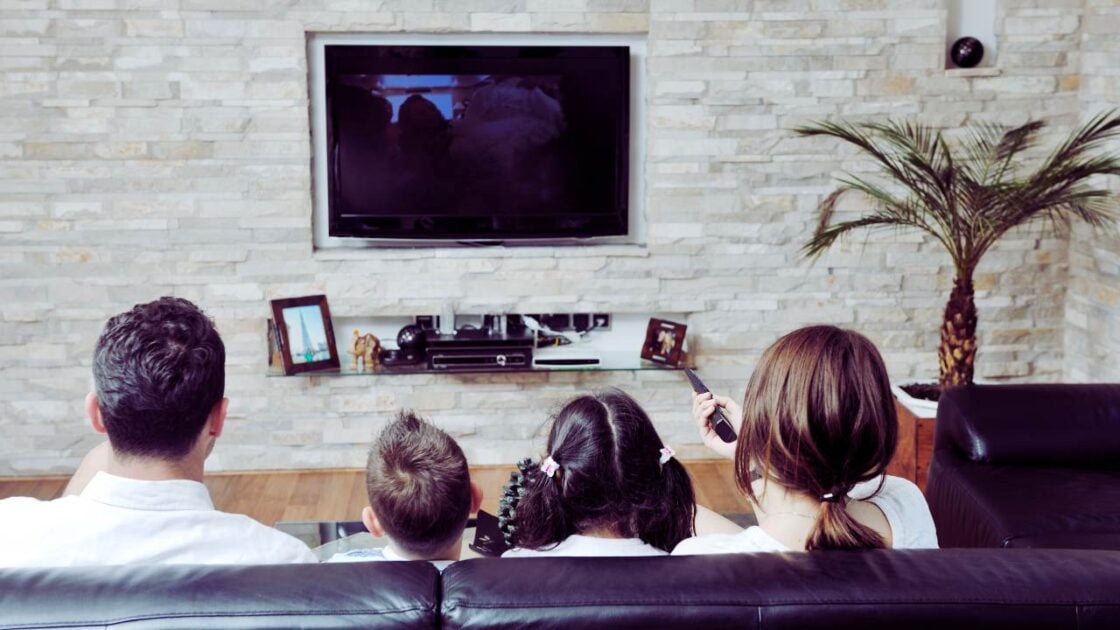 5 Merk TV Coocaa 32 Inch Terbaik Tahun 2024 dengan Fitur Lengkap, Nonton di Rumah Makin Berkualitas!