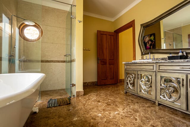 kamar mandi mewah