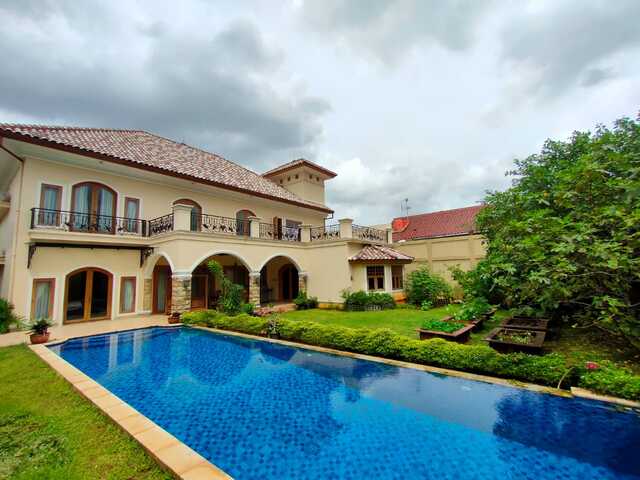 rumah mewah di ragunan