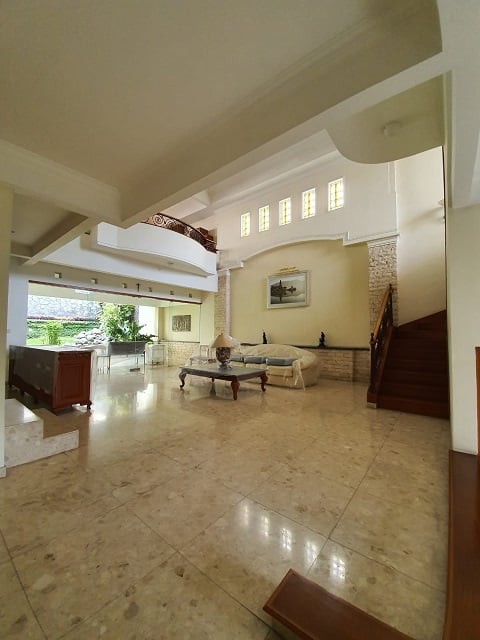 ruang keluarga rumah mewah di bandung