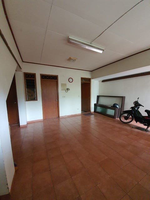 garasi rumah mewah di bandung