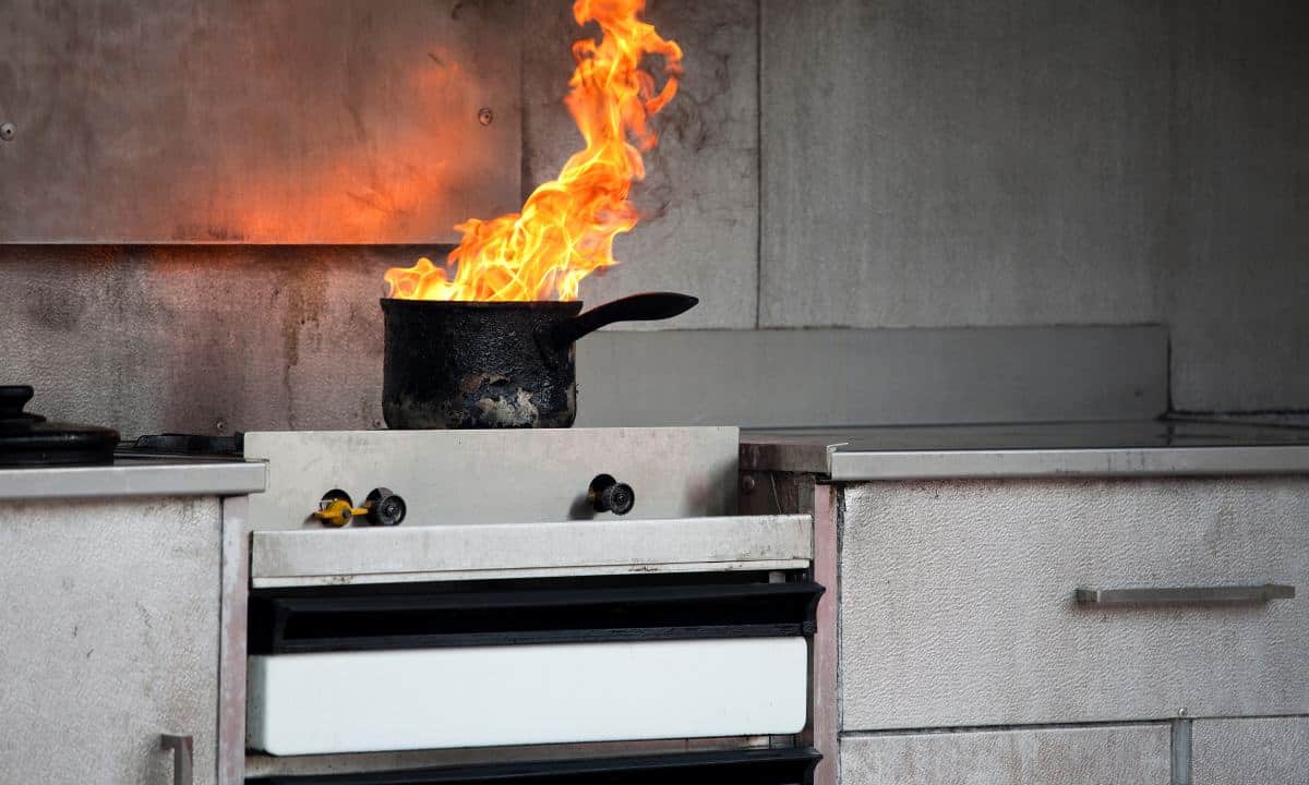 kompor gas meledak