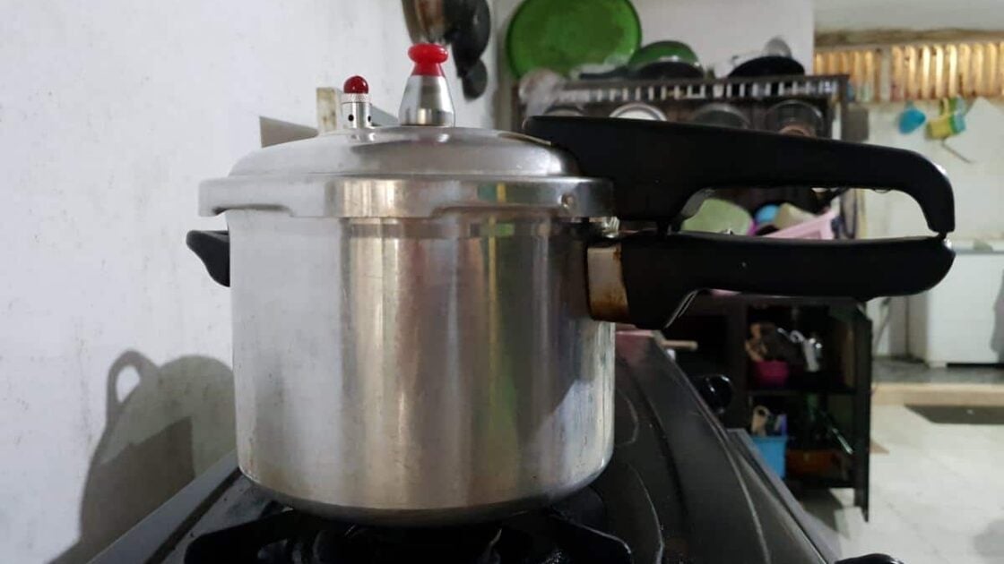 7 Penyebab Kompor Gas Tidak Menyala dan Cara Memperbaikinya. Masak jadi Lancar Lagi! 7 Penyebab Kompor Gas Tidak Menyala dan Cara Memperbaikinya. Masak jadi Lancar Lagi!