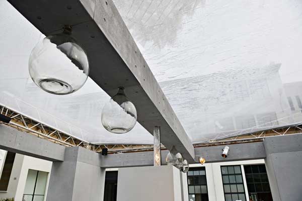 desain arsitektur rumah anti hujan