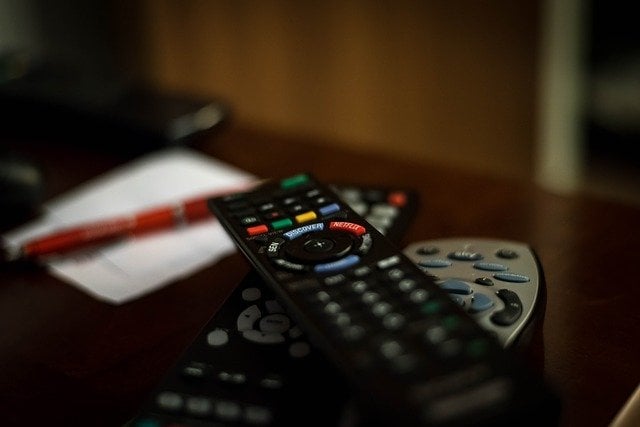 remote tv hitam