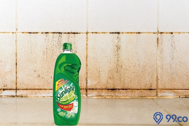 cara membersihkan keramik kamar mandi dengan sunlight