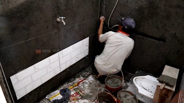 renovasi dinding kamar mandi