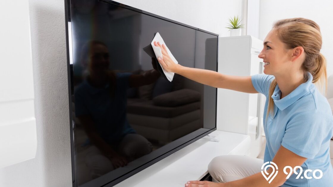 7 Cara Merawat Smart TV agar Tidak Cepat Rusak. Dijamin Tahan Lama!