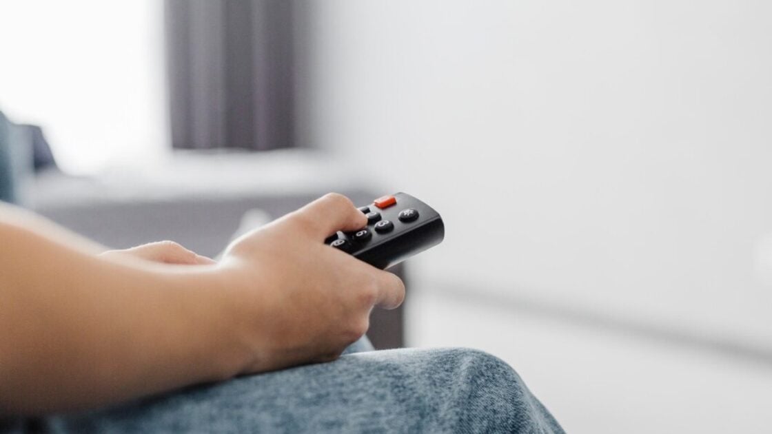 Daftar Kode Remot TV Coocaa LED dan LCD. Lengkap dengan Cara Settingnya yang Benar!