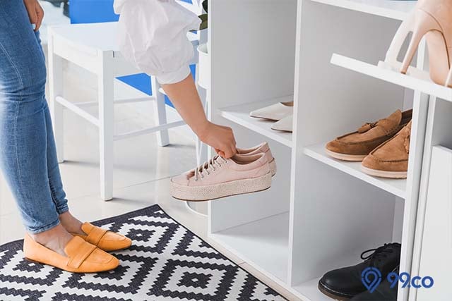 cara menyimpan sepatu agar tidak berjamur