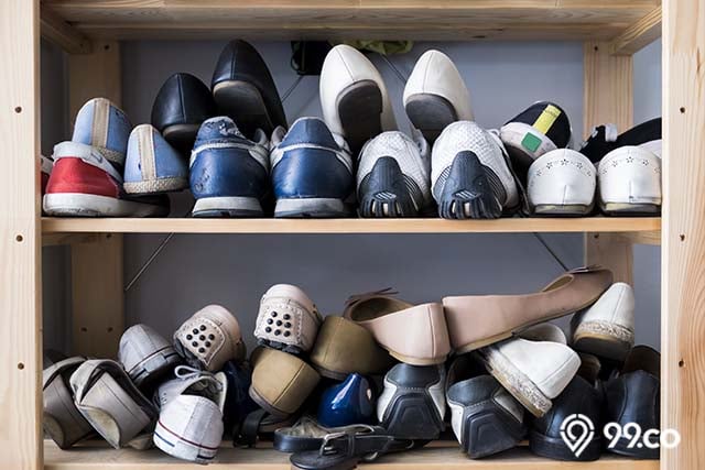 cara menyimpan sepatu agar tidak berjamur di rak