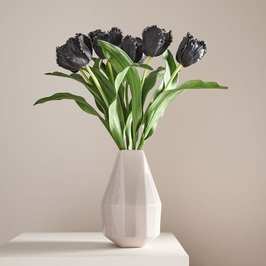 tulip hitam plastik