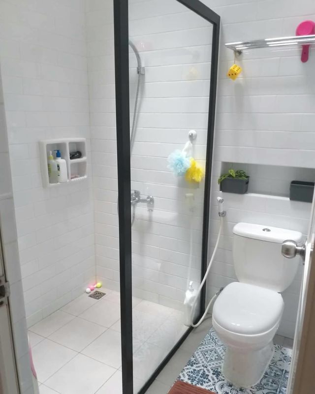 kamar mandi kecil
