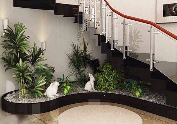 taman indoor minimalis di bawah tangga