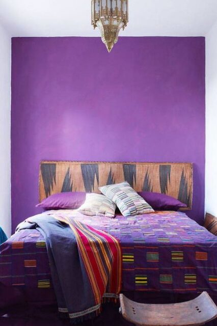 kamar tidur warna ungu