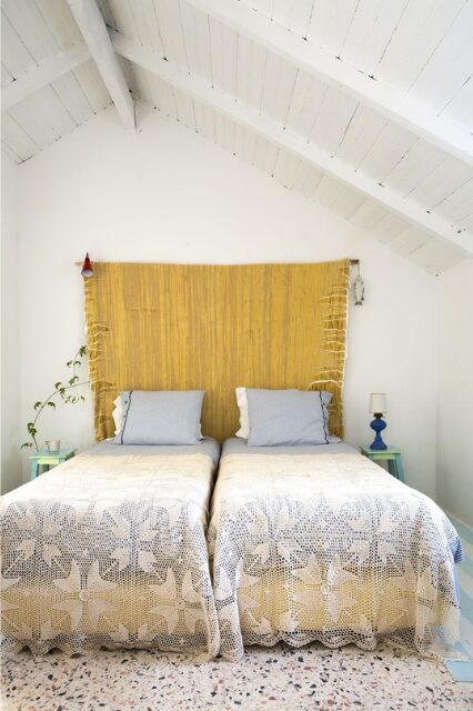 kamar tidur warna kuning