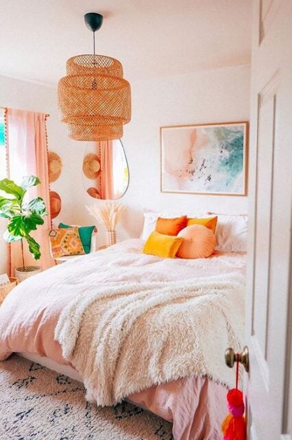 kamar tidur perempuan feminin