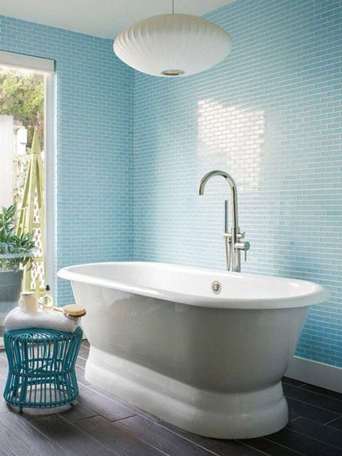 kamar mandi biru