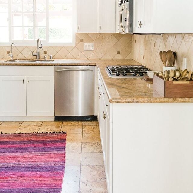 motif keramik lantai dapur beige krem cream
