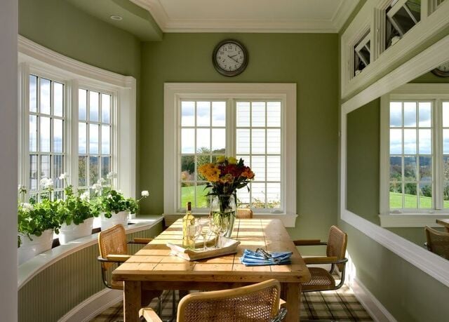 warna olive di ruangan terbuka