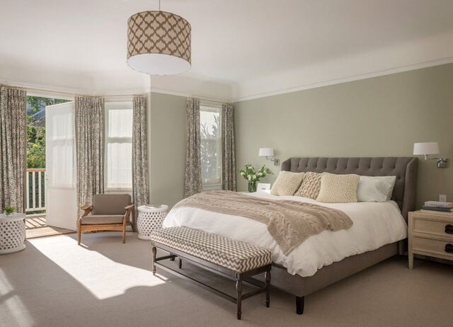 warna olive di kamar tidur