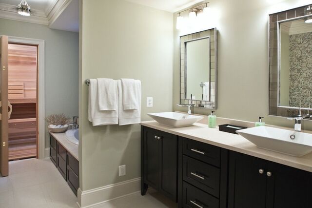 warna olive di kamar mandi