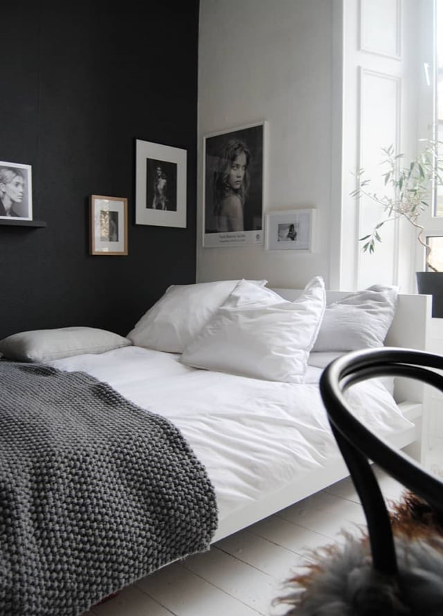 kamar tidur warna monokrom