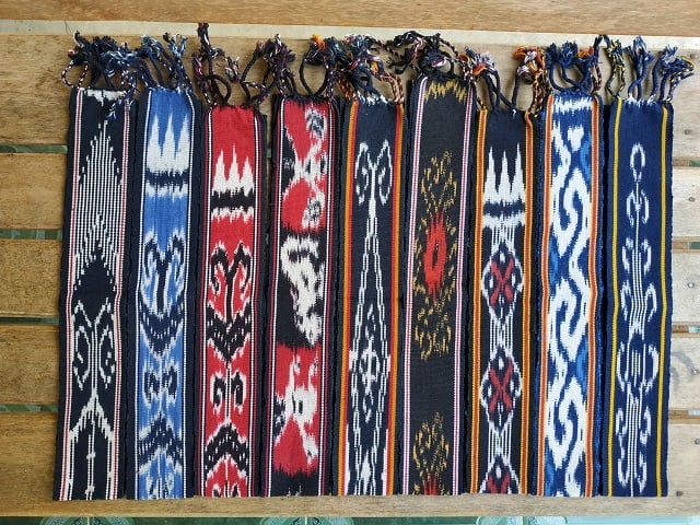 kain tradisional tenun ikat dayak