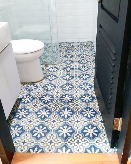 tegel lantai biru
