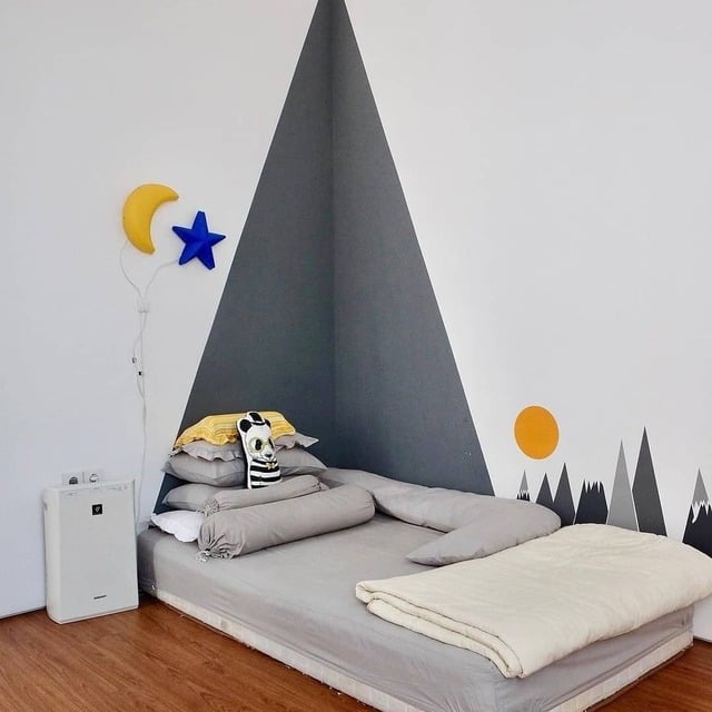 kamar anak laki laki mural abu abu